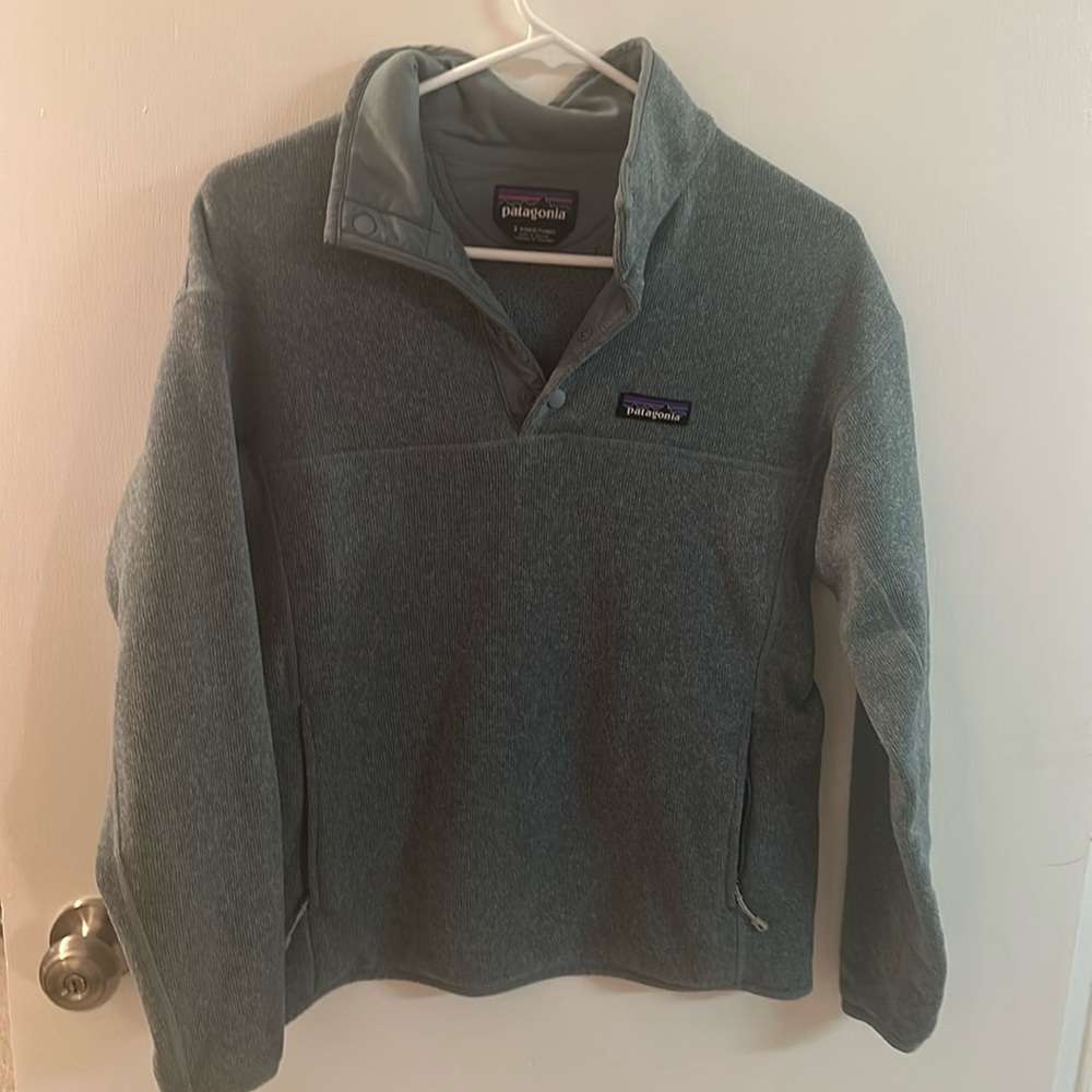Patagonia pull over woman’s size small